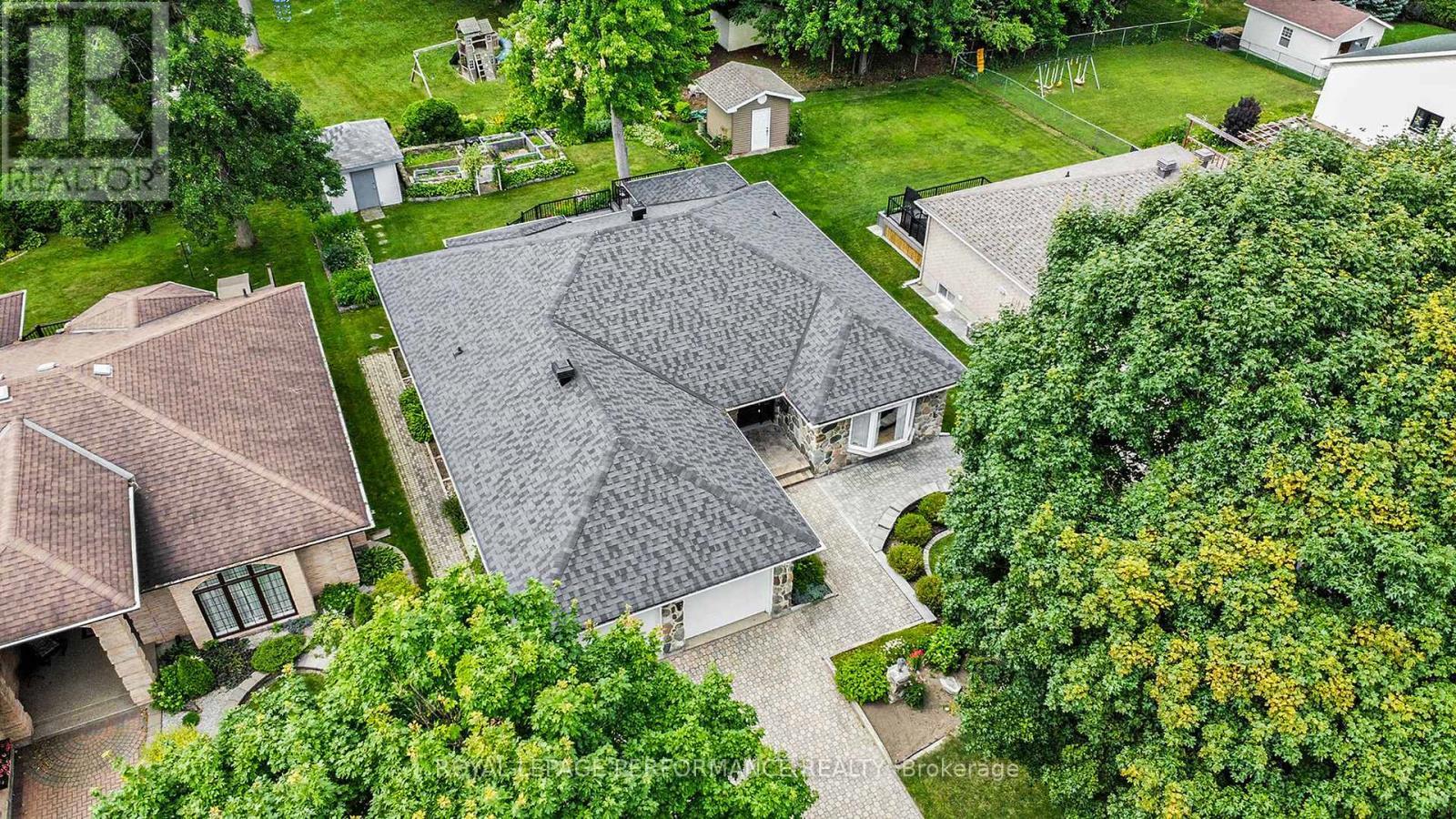












572 DEAN DRIVE

,
Cornwall,




Ontario
K6H6Z6

