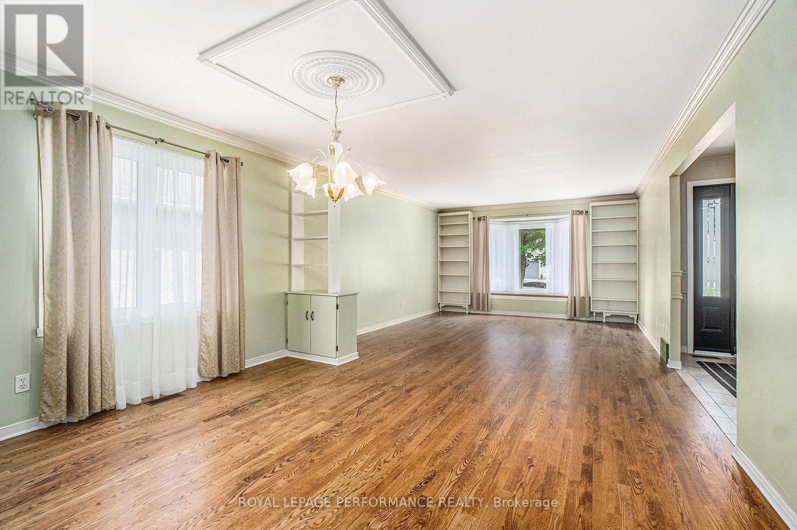 












572 DEAN DRIVE

,
Cornwall,




Ontario
K6H6Z6

