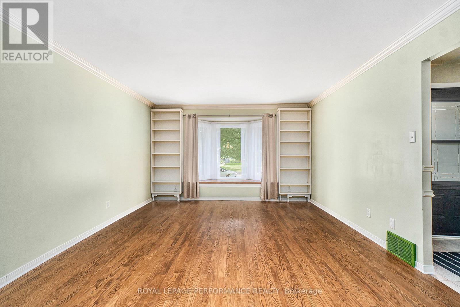 












572 DEAN DRIVE

,
Cornwall,




Ontario
K6H6Z6


