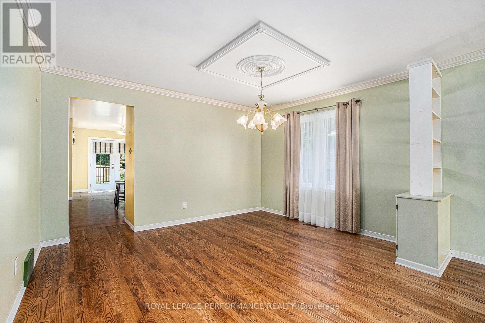 












572 DEAN DRIVE

,
Cornwall,




Ontario
K6H6Z6

