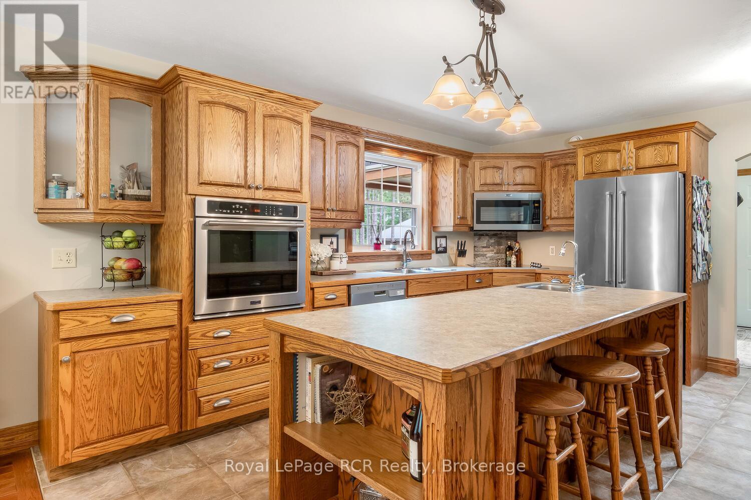 












743055 SIDEROAD 10

,
Chatsworth,




Ontario
N0H1G0

