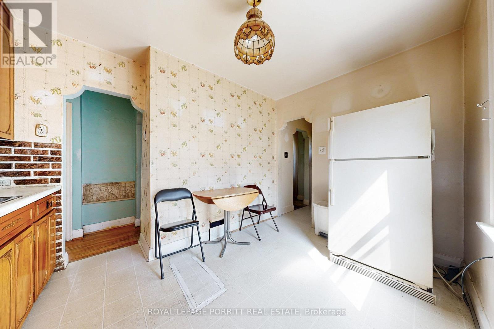 












27 STRUTHERS STREET

,
Toronto,




Ontario
M8V1Y2


