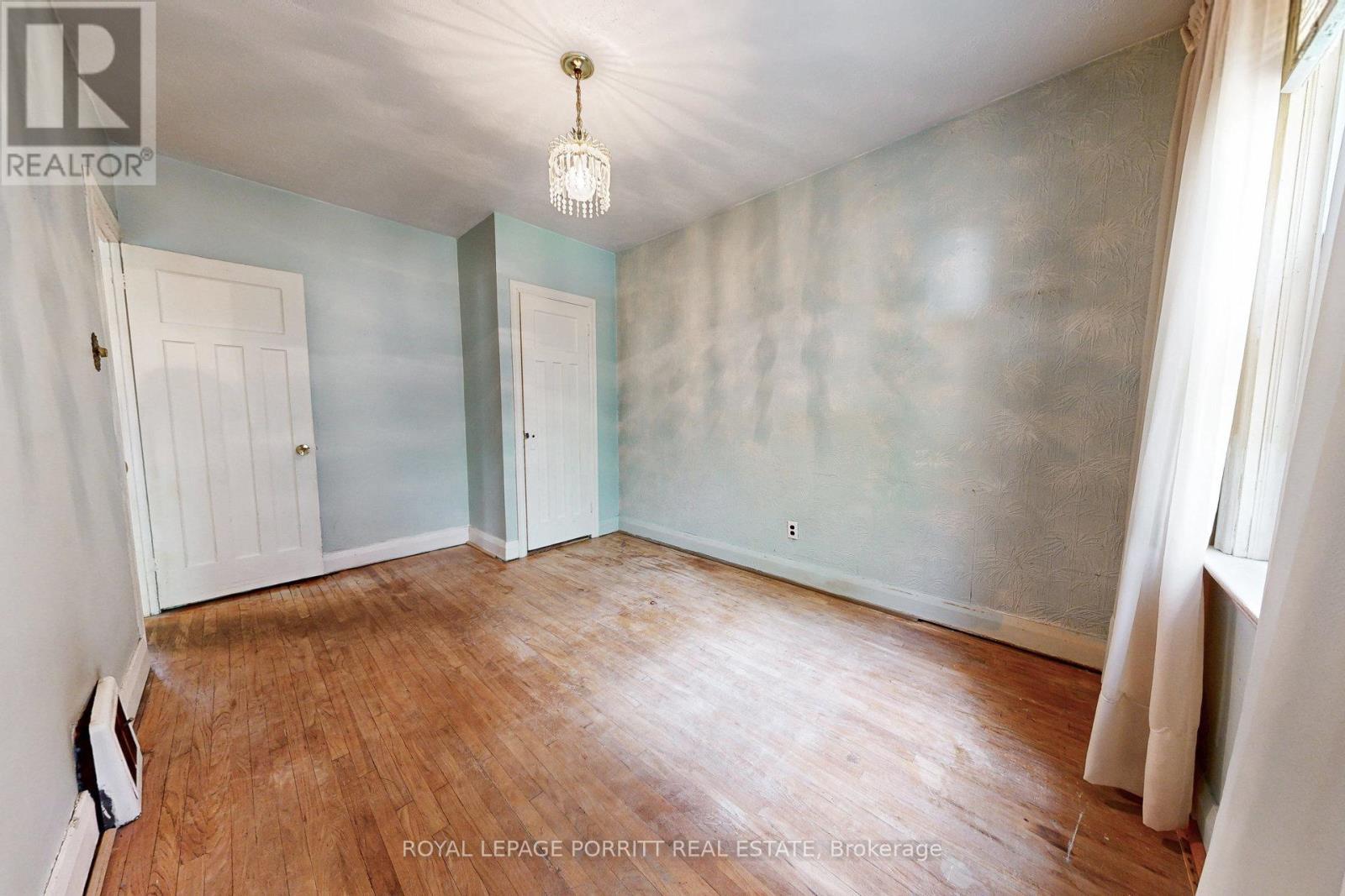 












27 STRUTHERS STREET

,
Toronto,




Ontario
M8V1Y2

