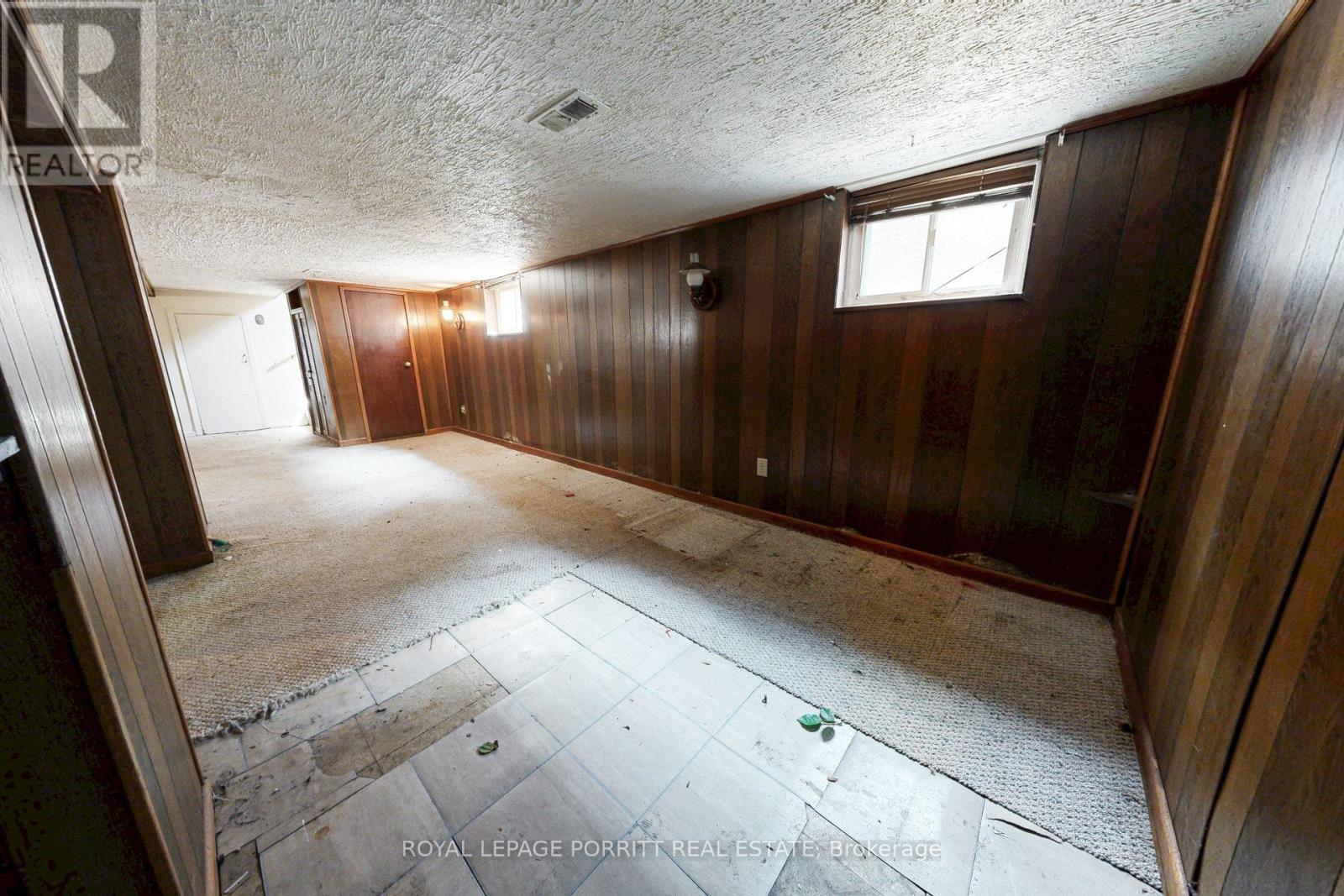 












27 STRUTHERS STREET

,
Toronto,




Ontario
M8V1Y2

