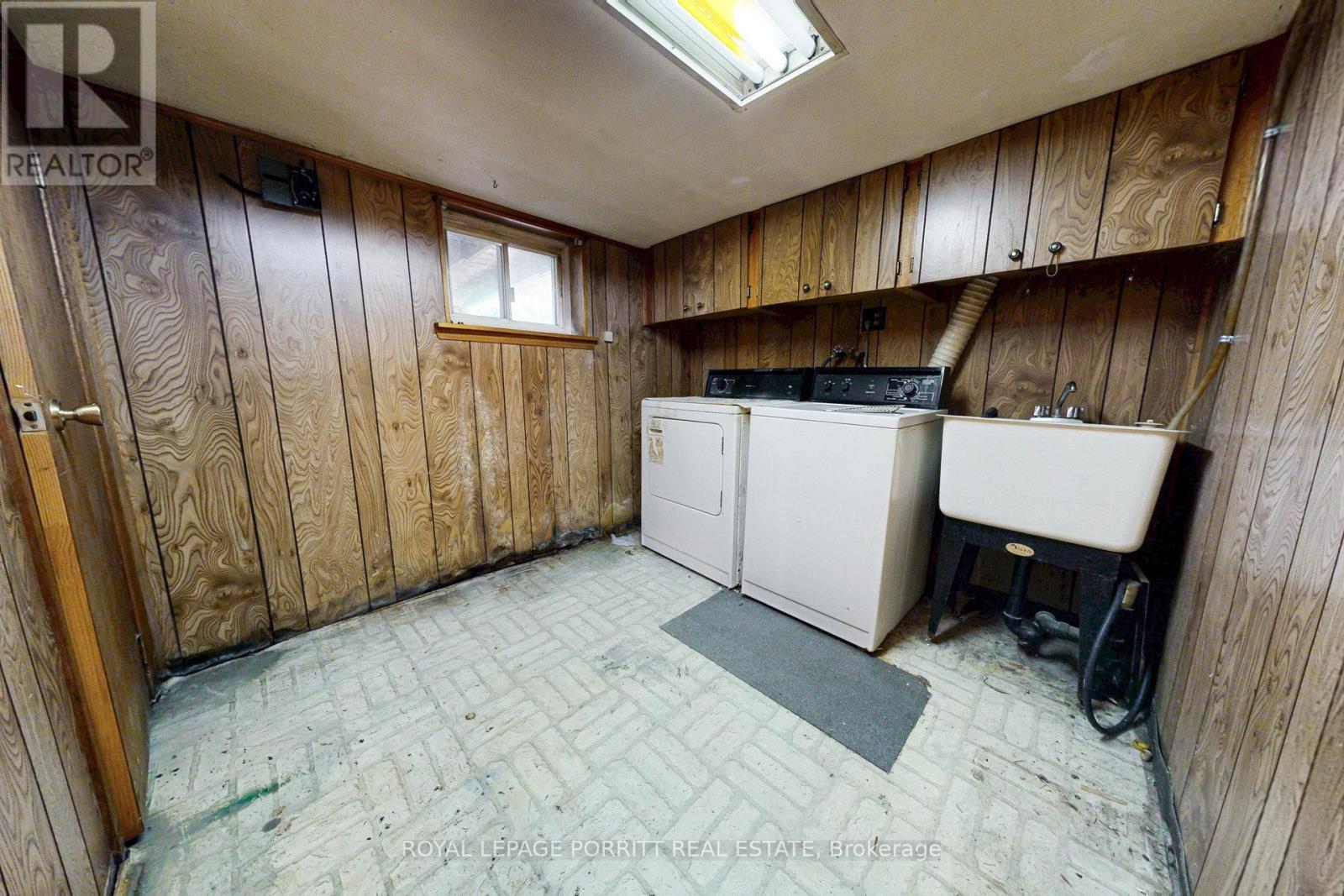 












27 STRUTHERS STREET

,
Toronto,




Ontario
M8V1Y2

