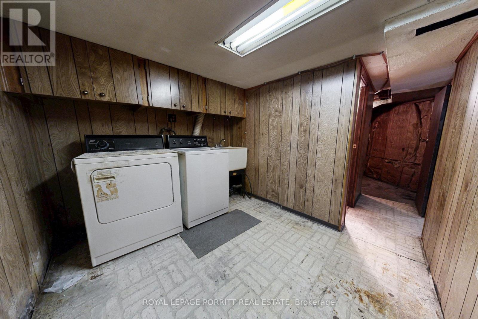 












27 STRUTHERS STREET

,
Toronto,




Ontario
M8V1Y2

