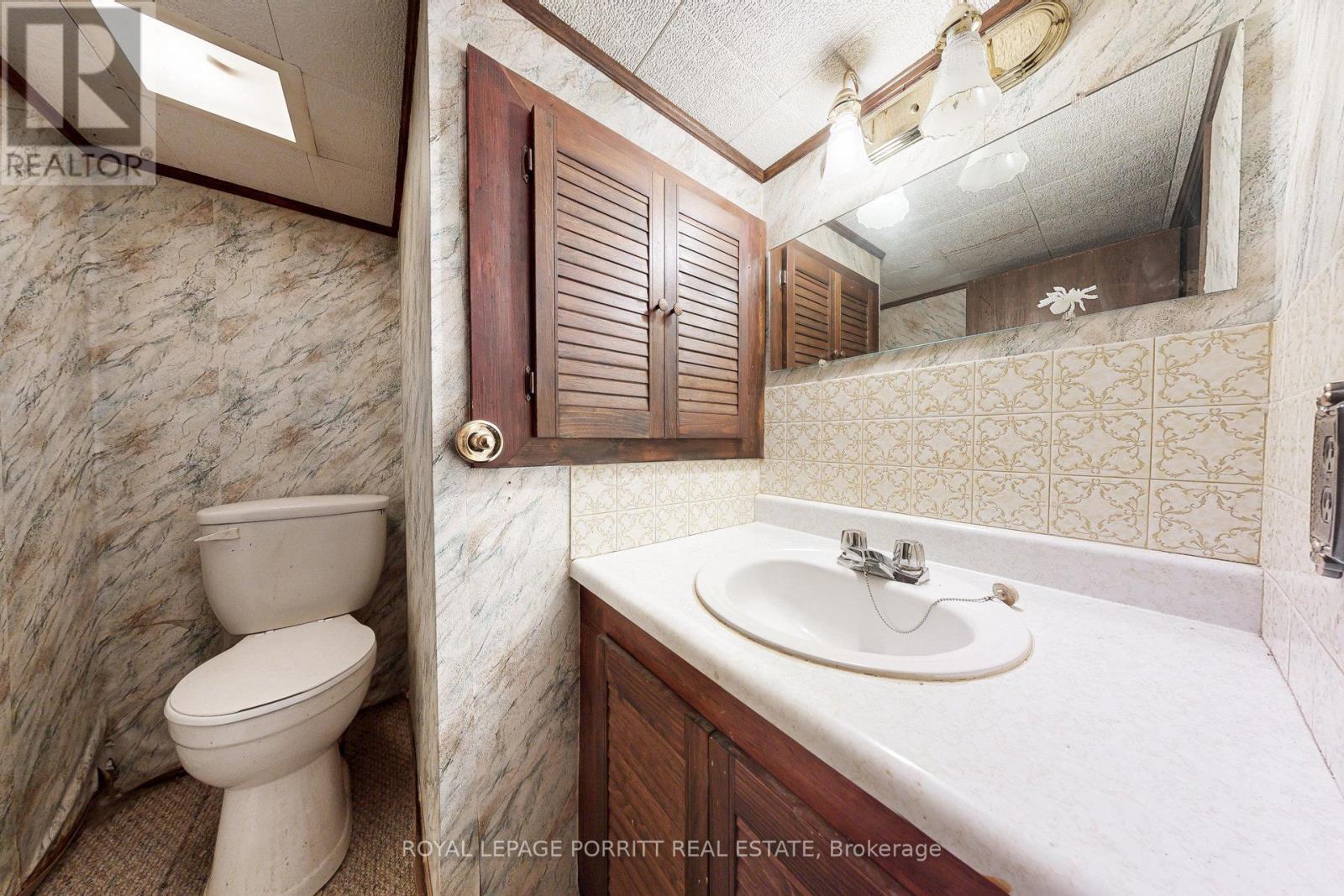 












27 STRUTHERS STREET

,
Toronto,




Ontario
M8V1Y2

