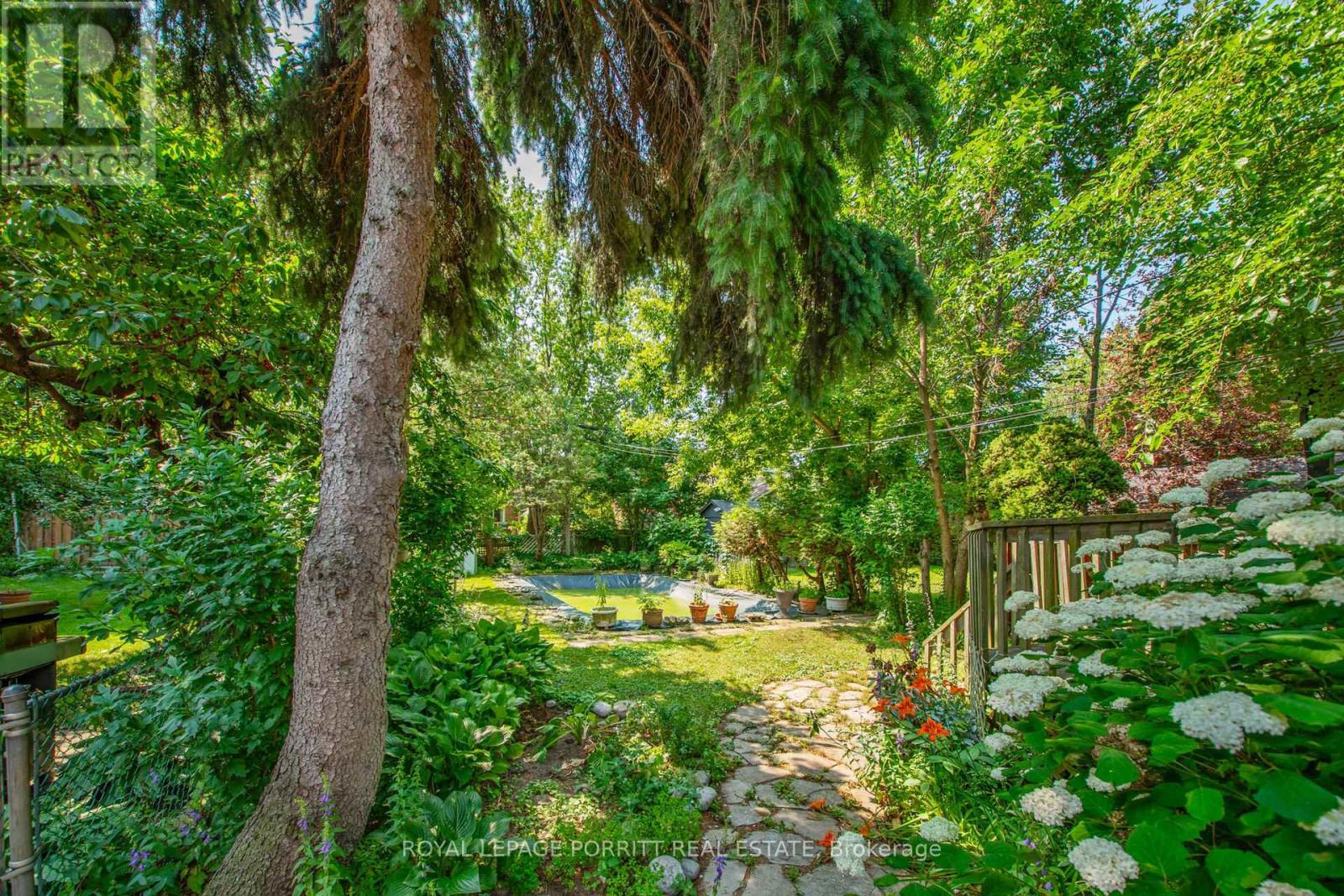 












27 STRUTHERS STREET

,
Toronto,




Ontario
M8V1Y2

