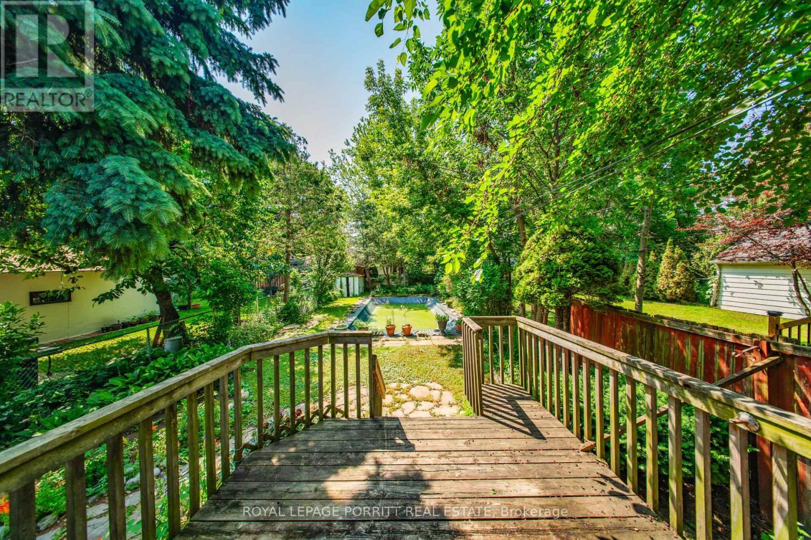 












27 STRUTHERS STREET

,
Toronto,




Ontario
M8V1Y2


