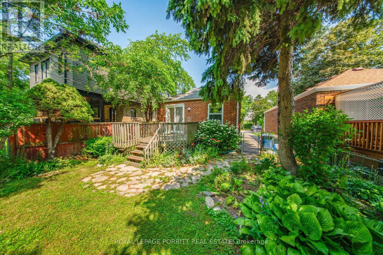 












27 STRUTHERS STREET

,
Toronto,




Ontario
M8V1Y2

