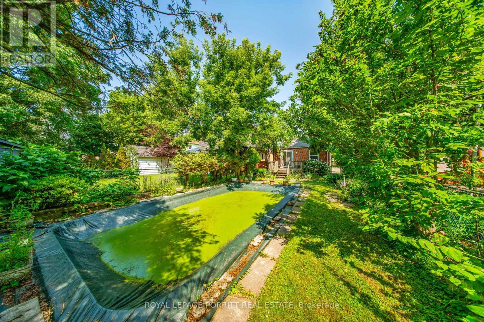 












27 STRUTHERS STREET

,
Toronto,




Ontario
M8V1Y2

