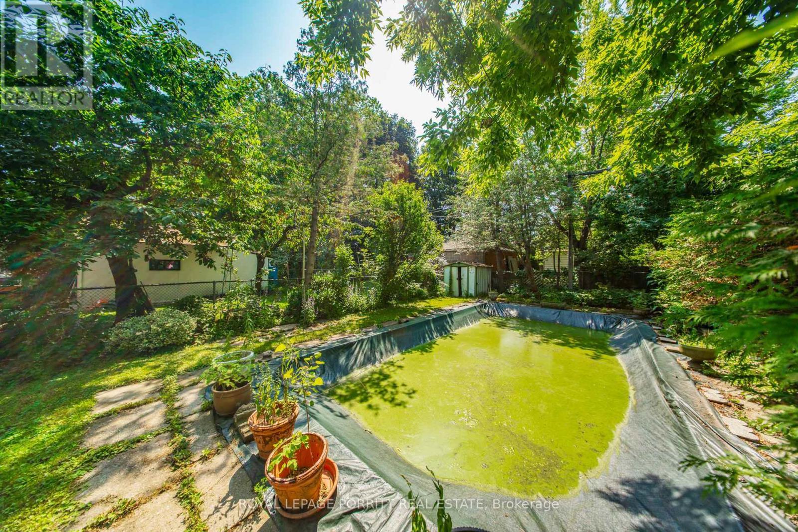 












27 STRUTHERS STREET

,
Toronto,




Ontario
M8V1Y2

