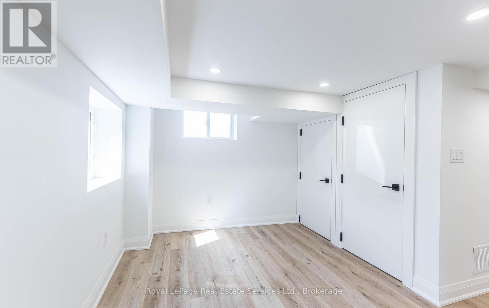 












LOWER - 235 EAST 21ST STREET

,
Hamilton (Eastmount),




Ontario
L8V2T6

