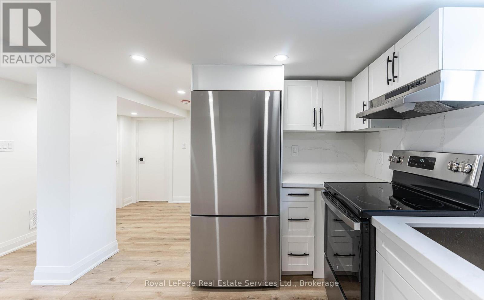 












LOWER - 235 EAST 21ST STREET

,
Hamilton (Eastmount),




Ontario
L8V2T6


