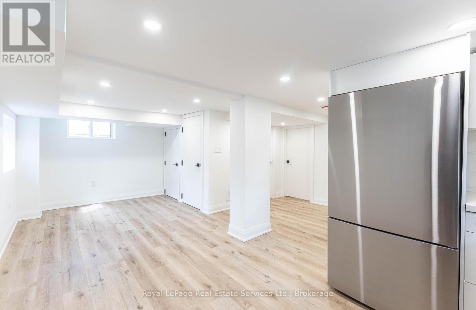 












LOWER - 235 EAST 21ST STREET

,
Hamilton (Eastmount),




Ontario
L8V2T6

