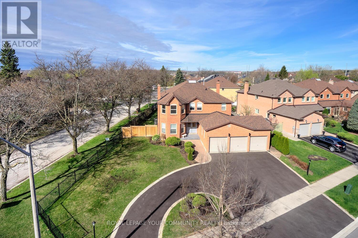 












14 HART STREET

,
Richmond Hill,




Ontario
L4C8X2

