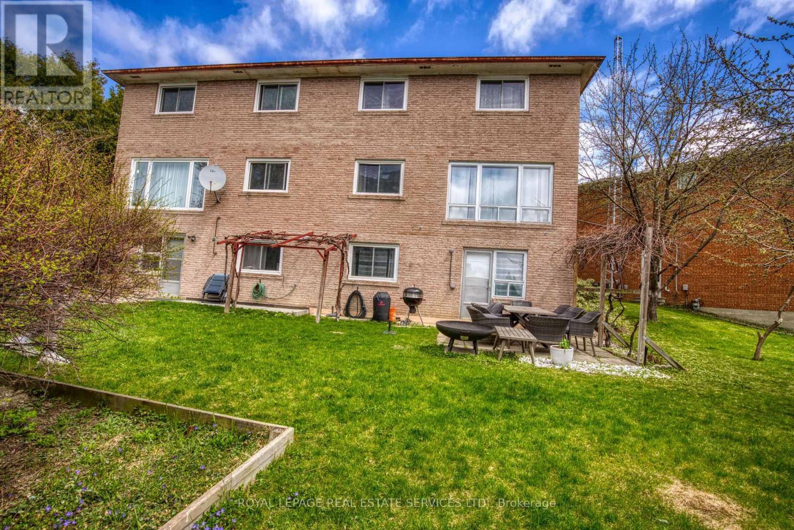 












19 TERRYELLEN CRESCENT

,
Toronto,




Ontario
M9C1H6

