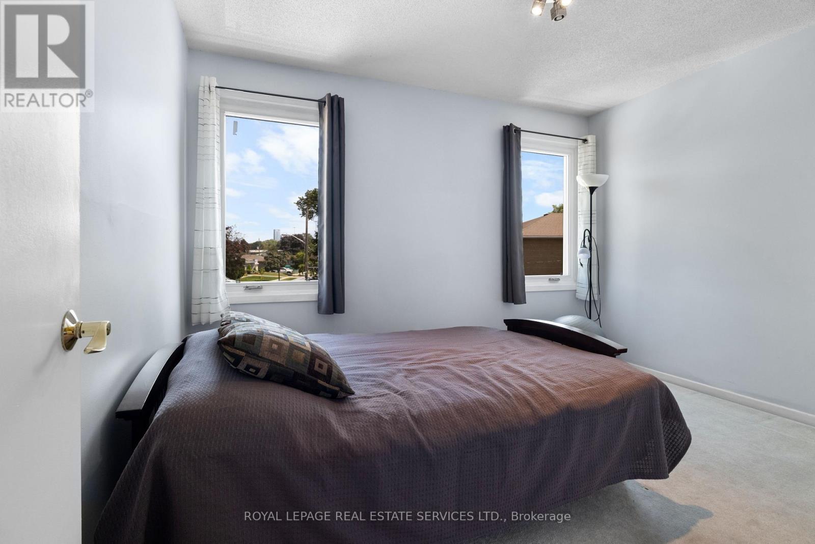 












19 TERRYELLEN CRESCENT

,
Toronto,




Ontario
M9C1H6

