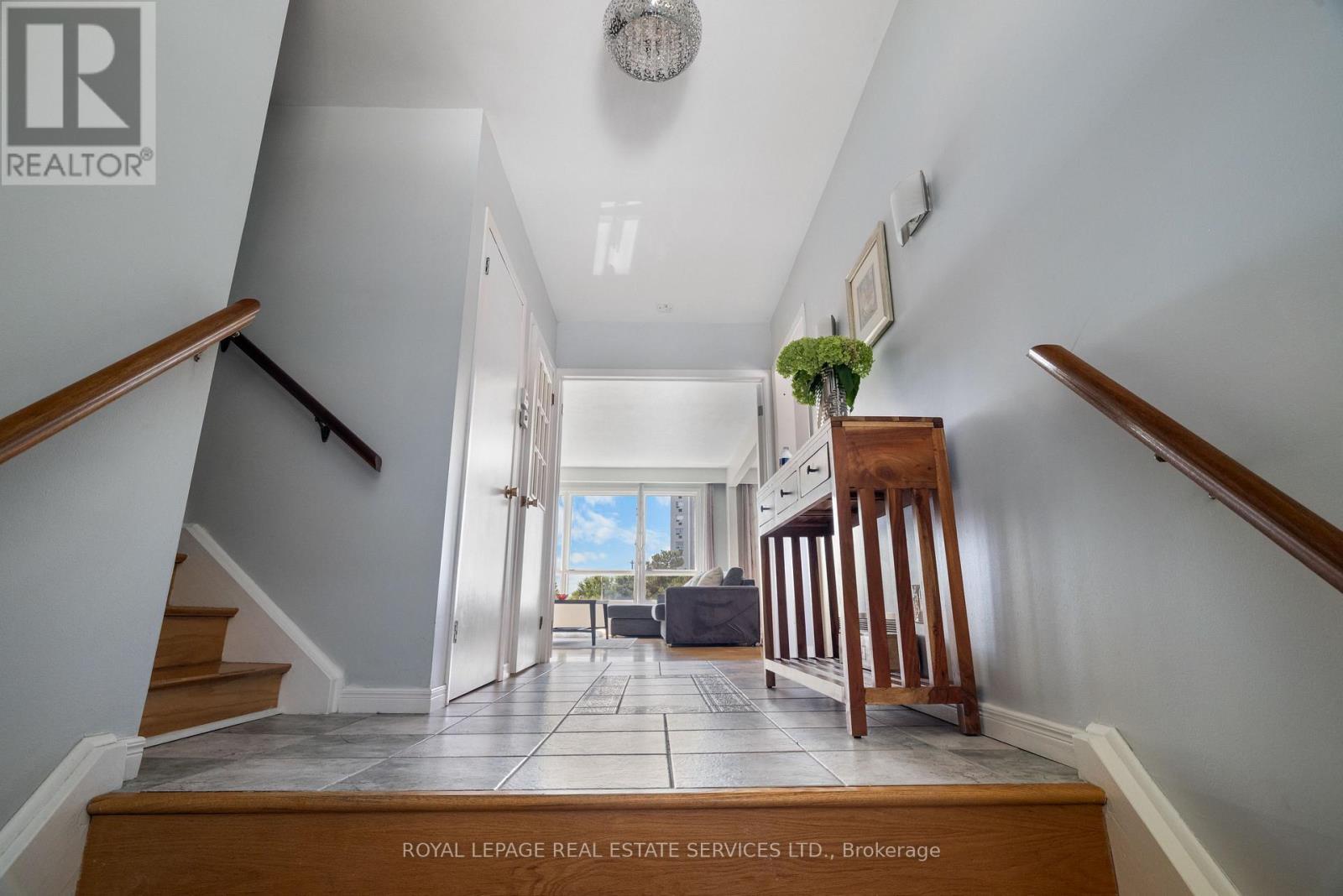 












19 TERRYELLEN CRESCENT

,
Toronto,




Ontario
M9C1H6

