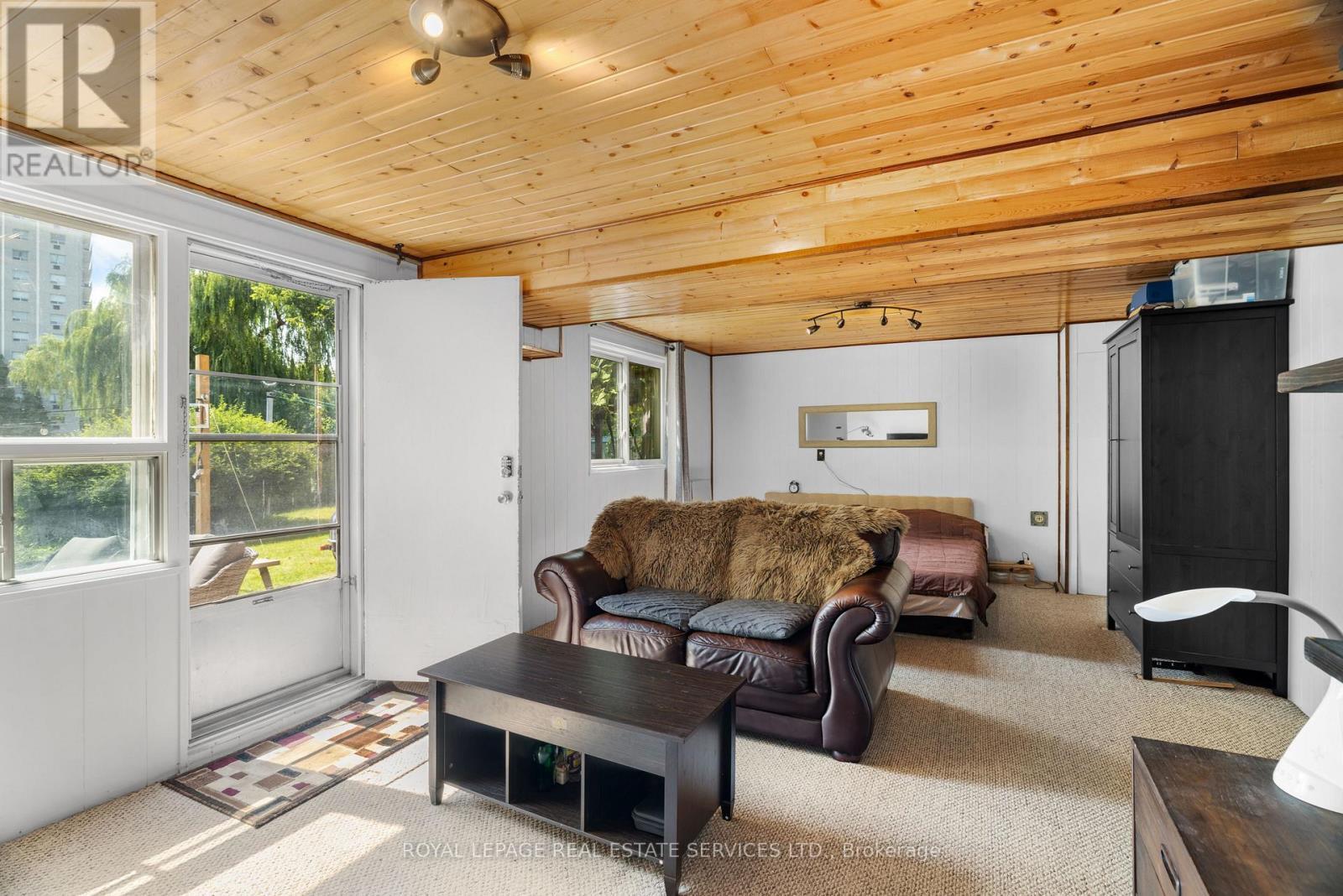 












19 TERRYELLEN CRESCENT

,
Toronto,




Ontario
M9C1H6

