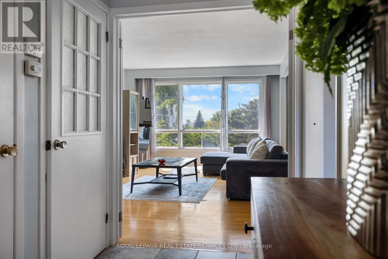 












19 TERRYELLEN CRESCENT

,
Toronto,




Ontario
M9C1H6

