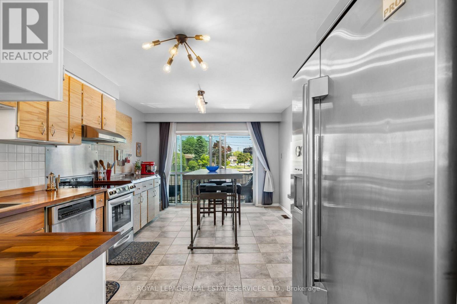 












19 TERRYELLEN CRESCENT

,
Toronto,




Ontario
M9C1H6

