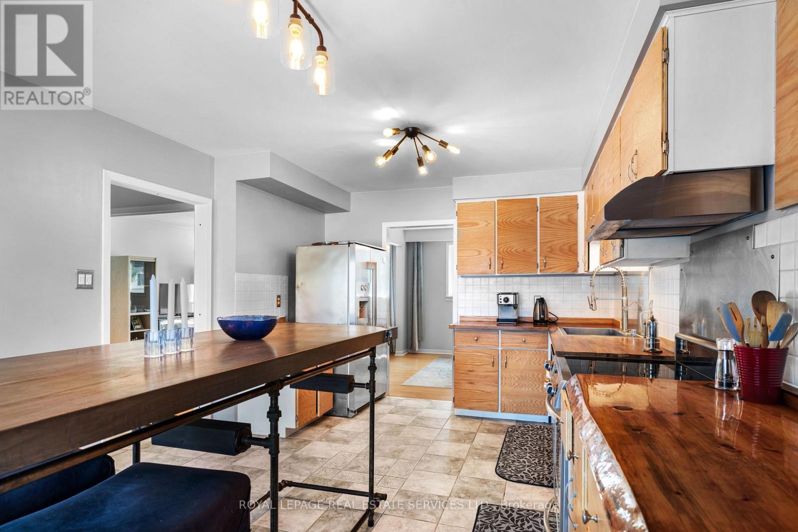












19 TERRYELLEN CRESCENT

,
Toronto,




Ontario
M9C1H6

