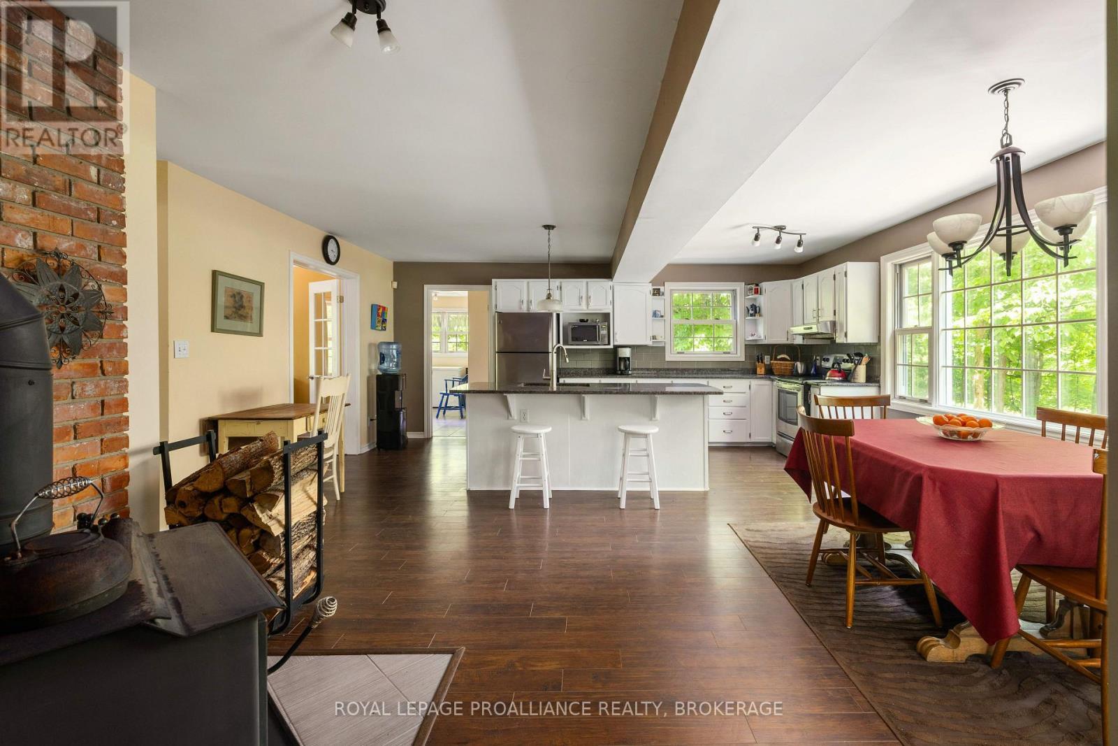 












1403 NORWAY ROAD

,
Frontenac (Frontenac South),




Ontario
K0H2L0

