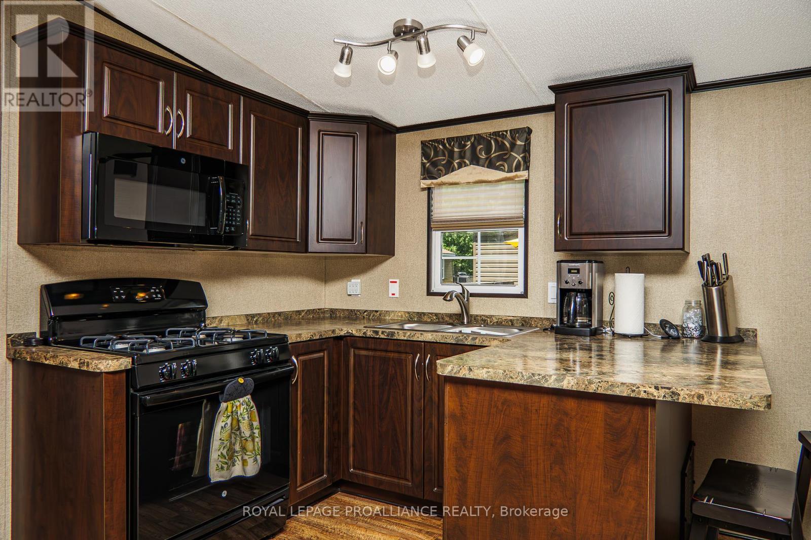 












486 CTY RD 18 - 20 DRAGONFLY LANE

,
Prince Edward County (Athol Ward),




Ontario
K0K2P0

