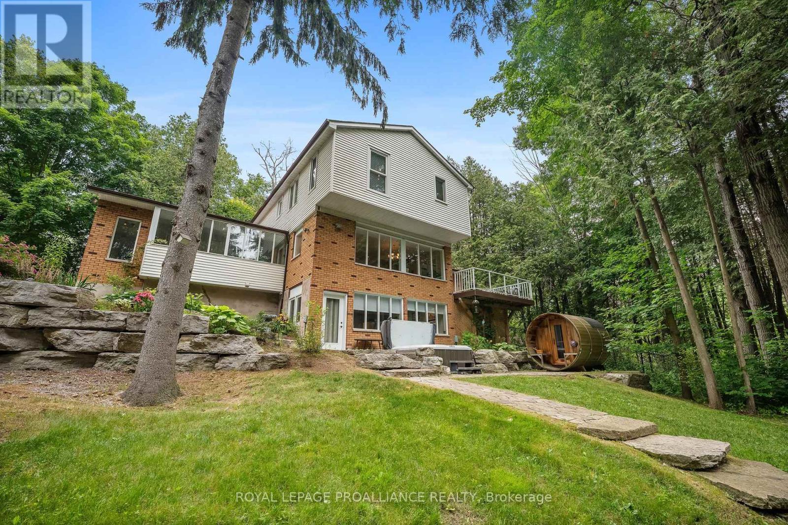 












11 PAMELA COURT

,
Clarington (Bowmanville),




Ontario
L1C4N6

