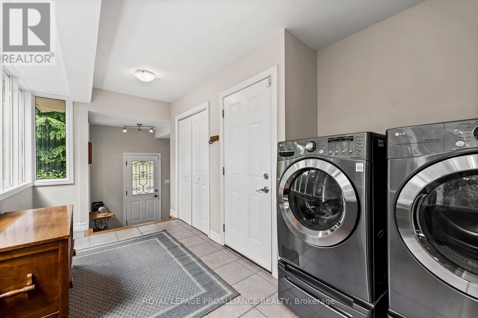 












11 PAMELA COURT

,
Clarington (Bowmanville),




Ontario
L1C4N6

