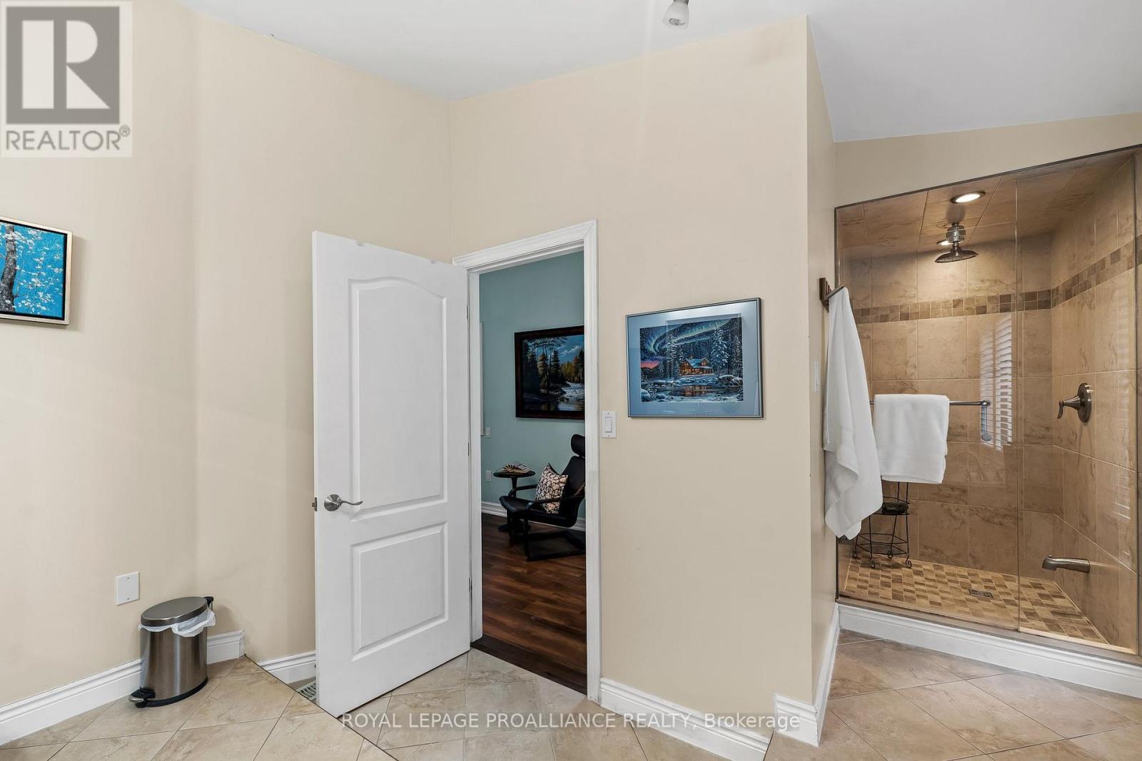 












11 PAMELA COURT

,
Clarington (Bowmanville),




Ontario
L1C4N6

