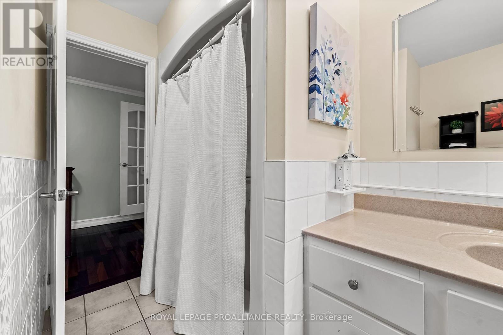 












11 PAMELA COURT

,
Clarington (Bowmanville),




Ontario
L1C4N6

