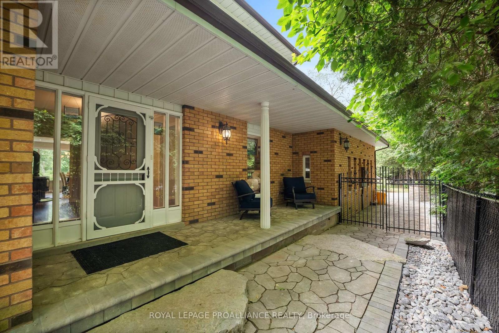 












11 PAMELA COURT

,
Clarington (Bowmanville),




Ontario
L1C4N6

