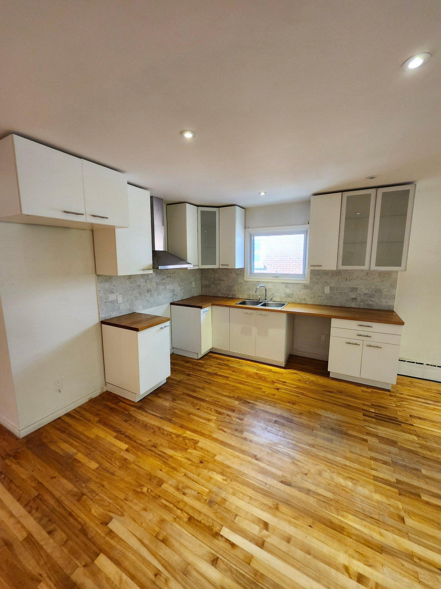 









10117


Av. Hamelin

,
Montréal (Ahuntsic-Cartierville),




QC
H2B1E4

