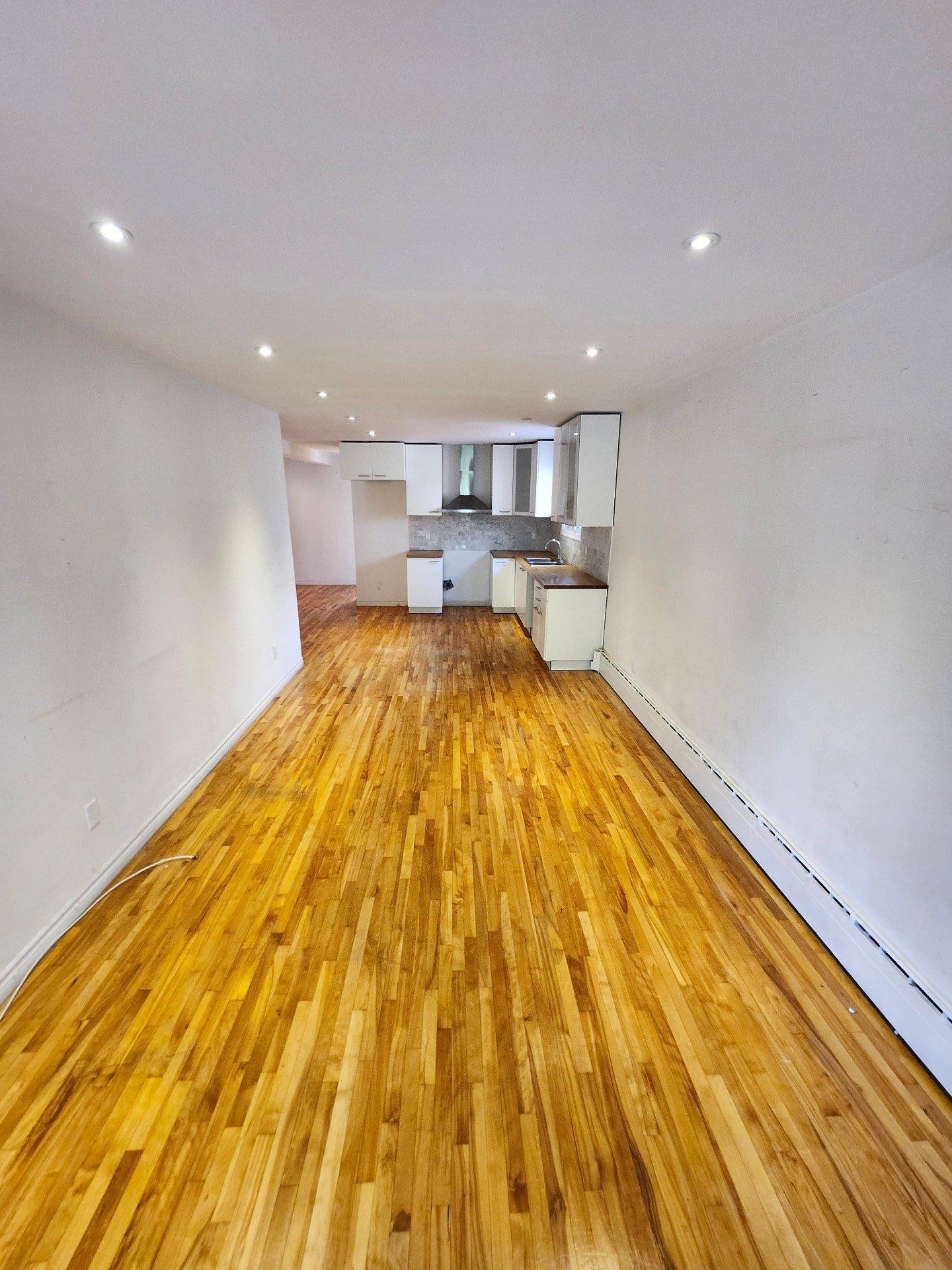 









10117


Av. Hamelin

,
Montréal (Ahuntsic-Cartierville),




QC
H2B1E4

