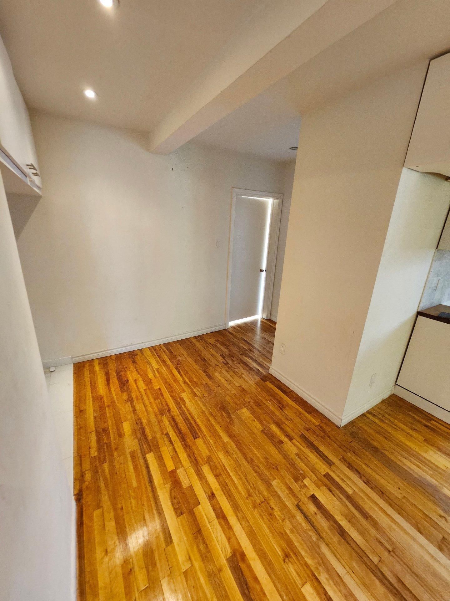 









10117


Av. Hamelin

,
Montréal (Ahuntsic-Cartierville),




QC
H2B1E4

