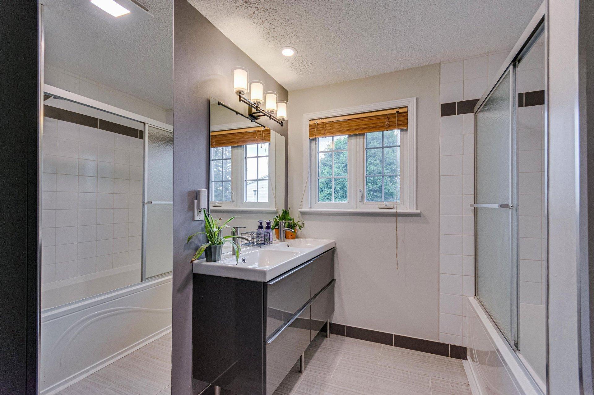 









157


Rue Prentiss

,
Gatineau (Aylmer),




QC
J9H5V8

