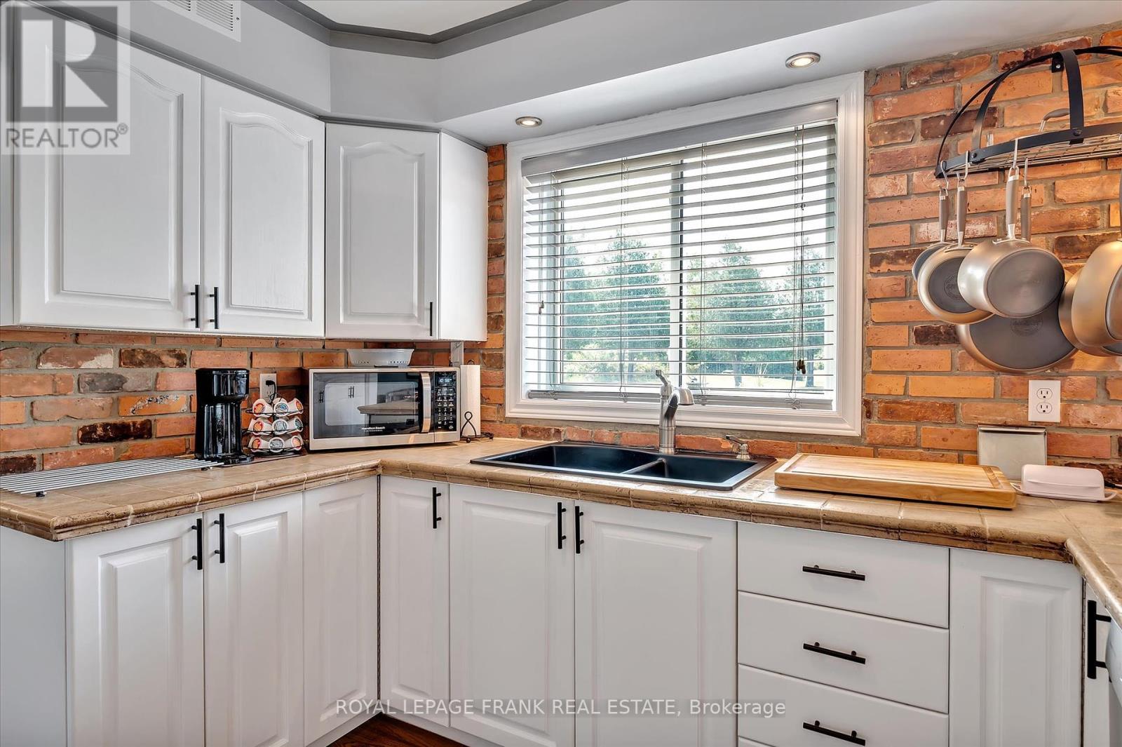 












229 LONSBERRY LANE

,
Douro-Dummer,




Ontario
K0L3A0

