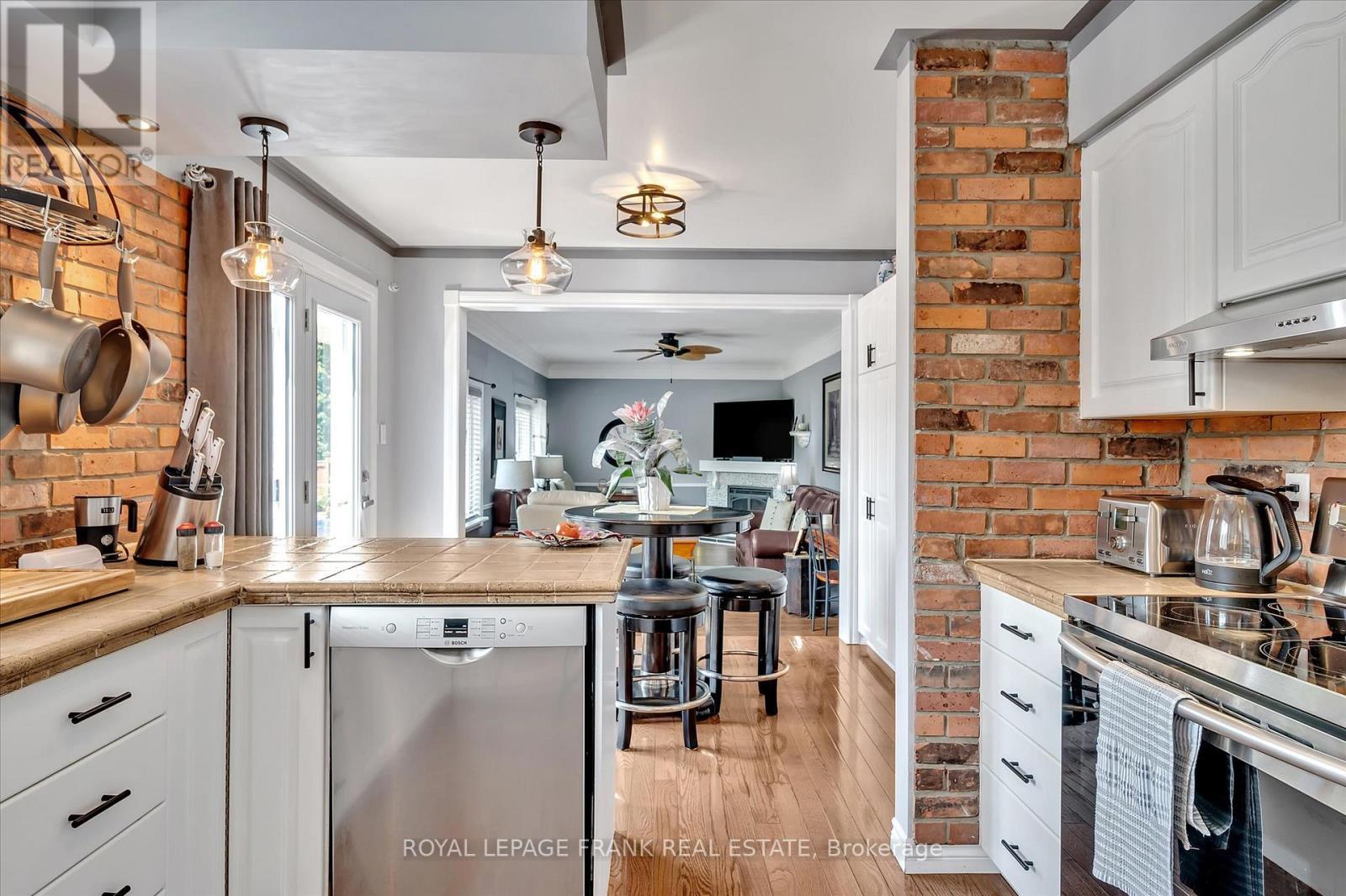 












229 LONSBERRY LANE

,
Douro-Dummer,




Ontario
K0L3A0

