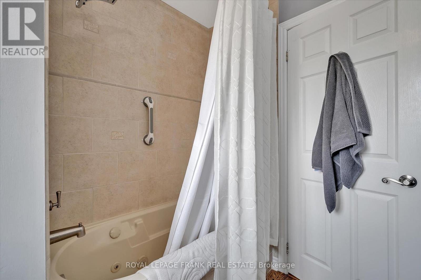 












229 LONSBERRY LANE

,
Douro-Dummer,




Ontario
K0L3A0

