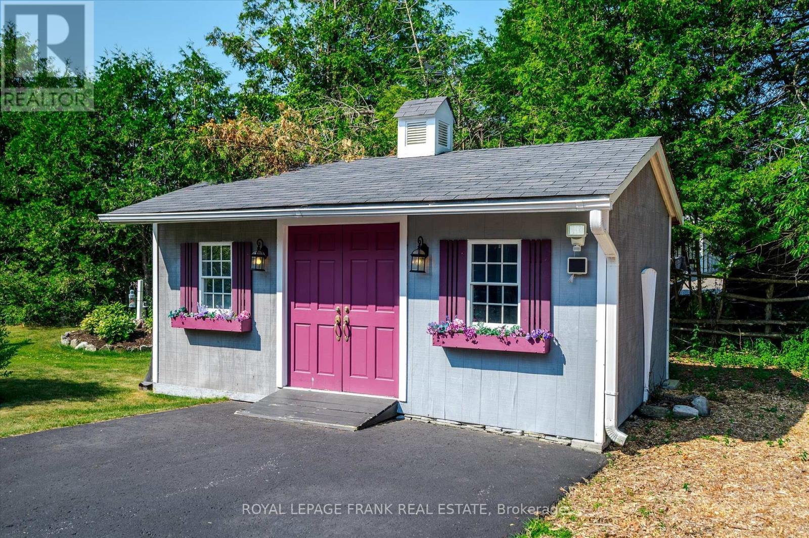 












229 LONSBERRY LANE

,
Douro-Dummer,




Ontario
K0L3A0

