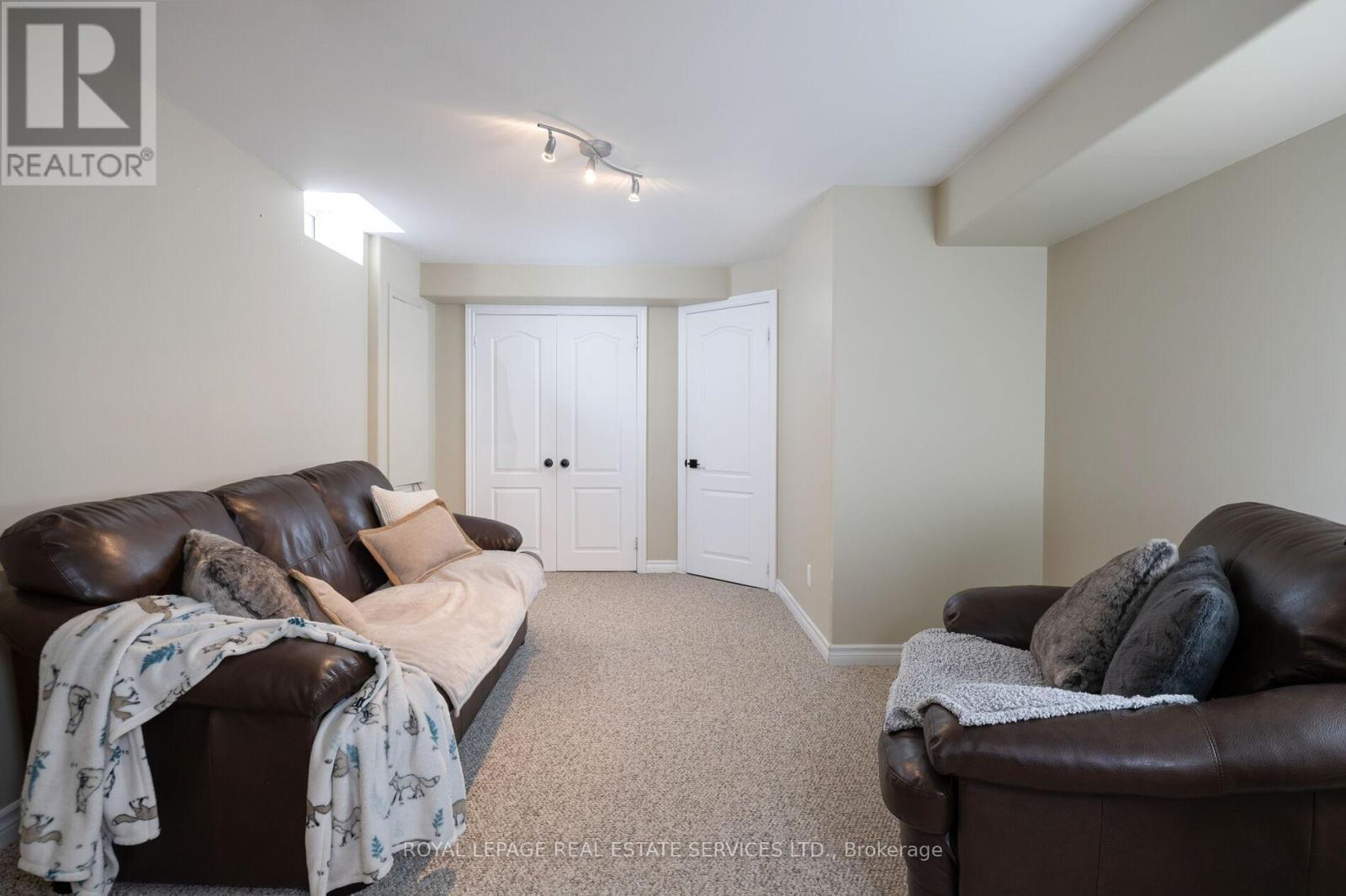 












2182 MARIPOSA ROAD

,
Oakville,




Ontario
L6M4R9

