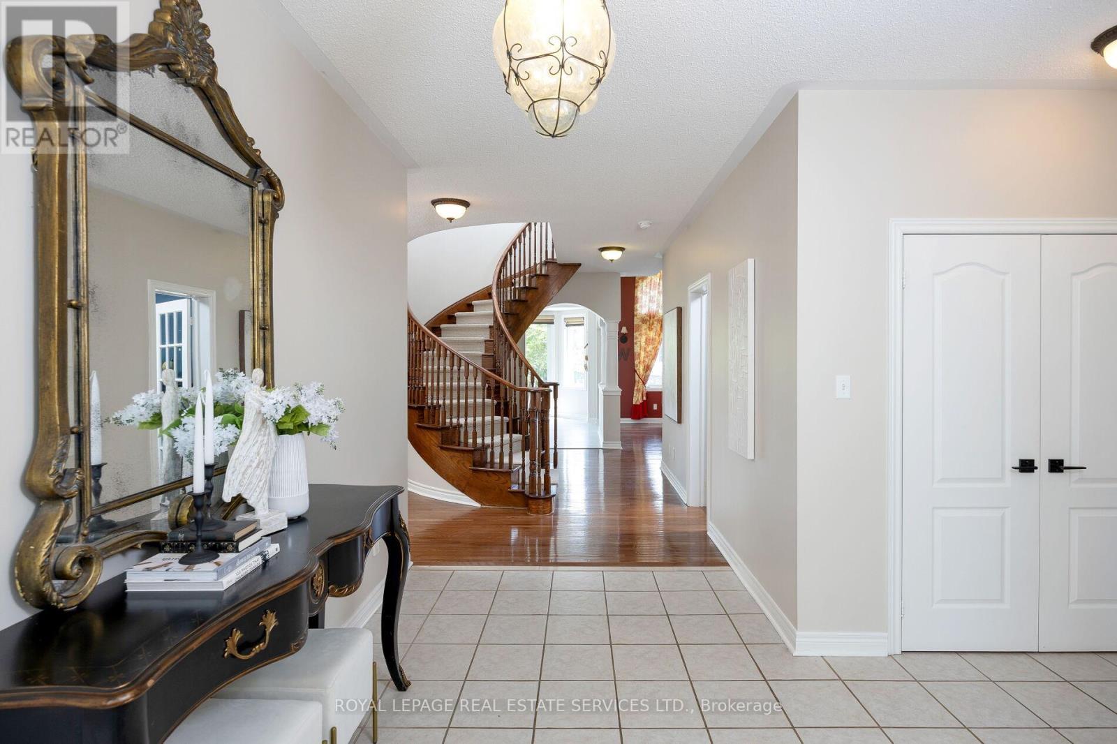 












2182 MARIPOSA ROAD

,
Oakville,




Ontario
L6M4R9

