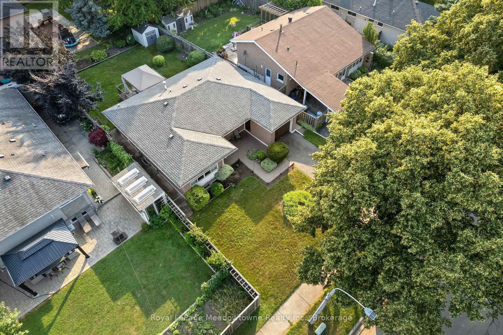 












1460 THETFORD COURT

,
Mississauga (Clarkson),




Ontario
L5J3N4

