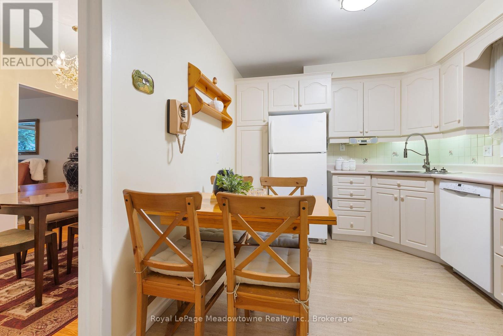 












1460 THETFORD COURT

,
Mississauga (Clarkson),




Ontario
L5J3N4

