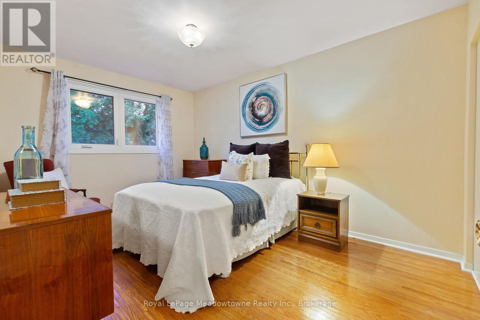 












1460 THETFORD COURT

,
Mississauga (Clarkson),




Ontario
L5J3N4

