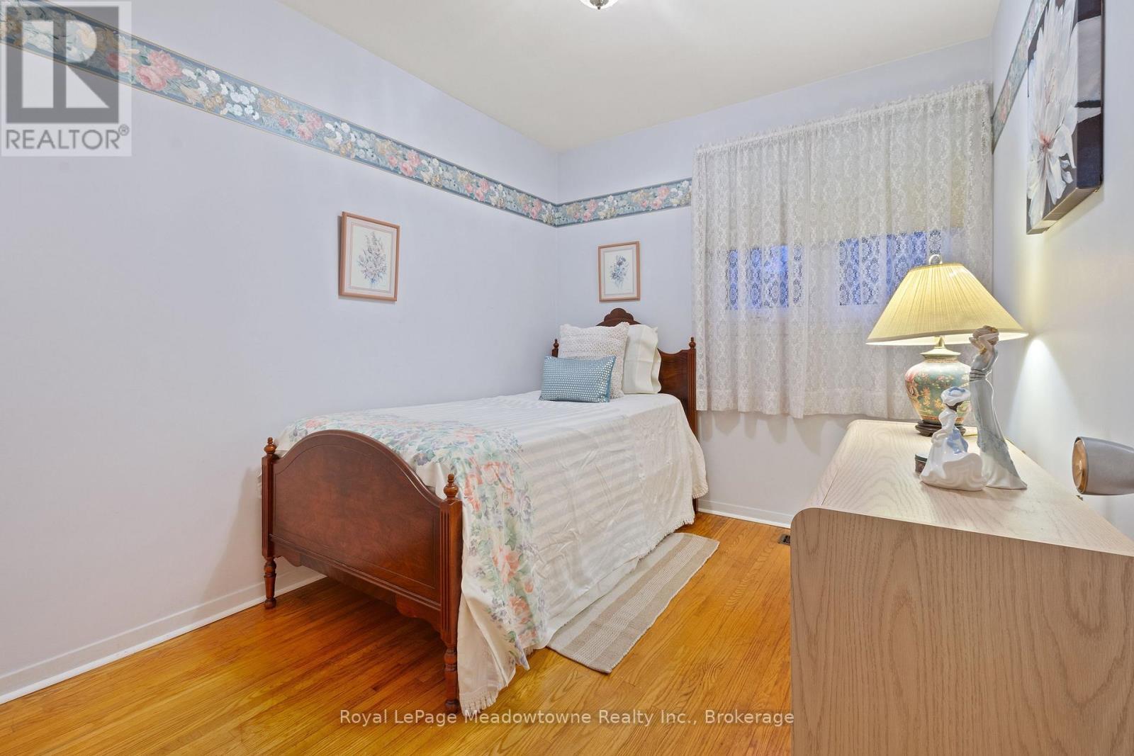 












1460 THETFORD COURT

,
Mississauga (Clarkson),




Ontario
L5J3N4


