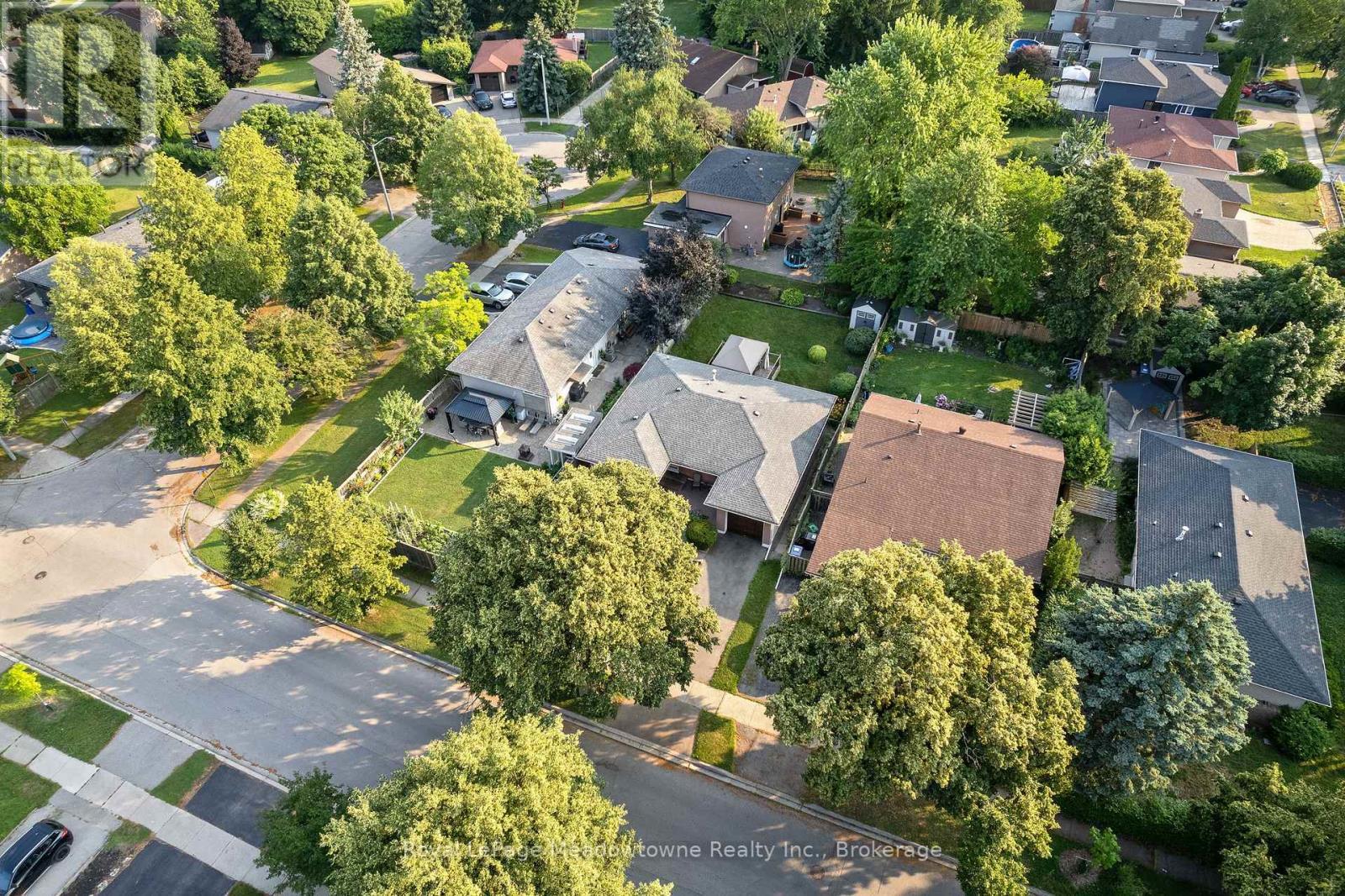 












1460 THETFORD COURT

,
Mississauga (Clarkson),




Ontario
L5J3N4

