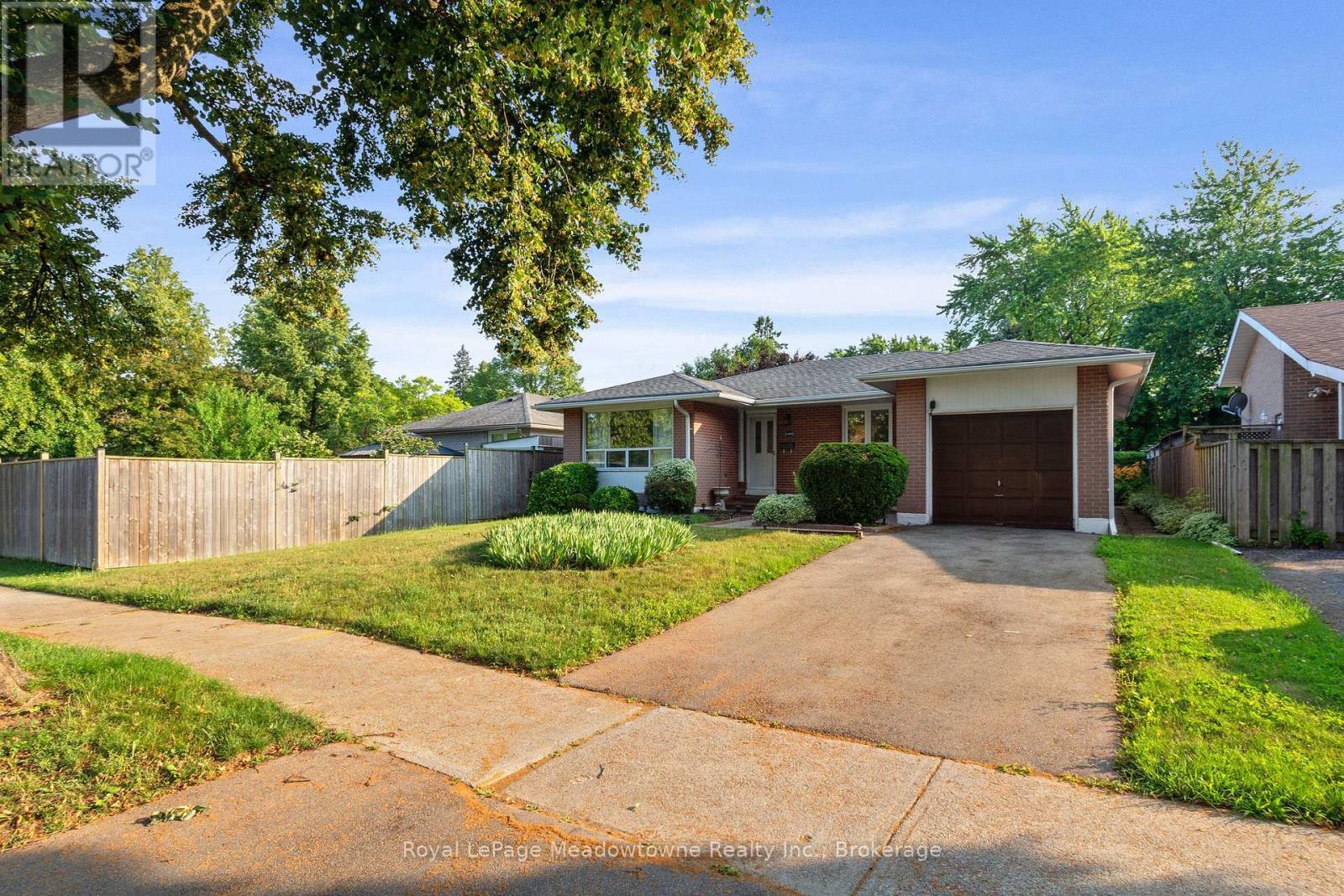 












1460 THETFORD COURT

,
Mississauga (Clarkson),




Ontario
L5J3N4

